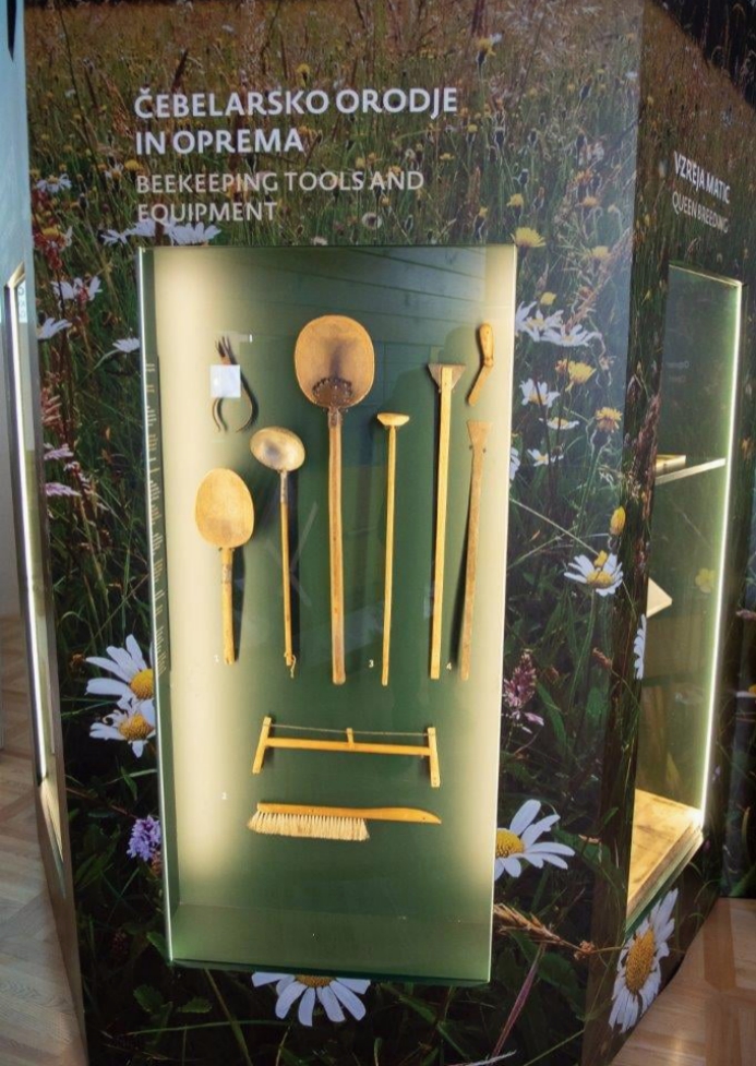 Čebelarsko orodje in oprema